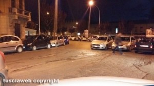 Viterbo - Parcheggio selvaggio in piazza Crispi