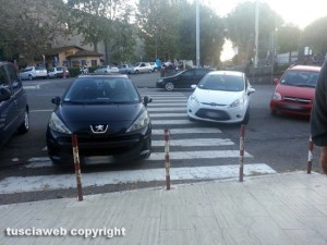 Viterbo - Parcheggio selvaggio nei pressi piazzale Gramsci