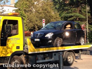 Viterbo - Auto capotta a Valle Faul