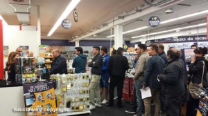 iPhone6 - In fila all'Unieuro