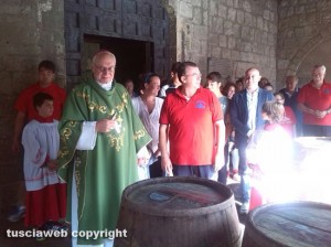 La benedizione del vescovo al Palio delle botti 2014