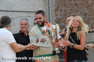 Pianoscarano - Palio delle botti  - La premiazione di Michele Cleri, vincitore del palio a spalla