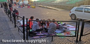 Santa Rosa - Un gruppo di giovani a piazza del Comune