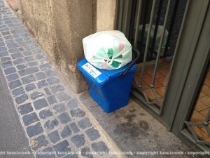 Rifiuti a via Orologio Vecchio