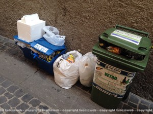 Rifiuti a via Orologio Vecchio
