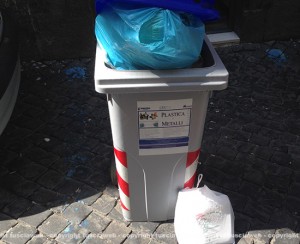 Rifiuti a via Orologio Vecchio