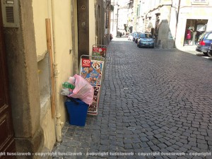 Rifiuti a via Orologio Vecchio