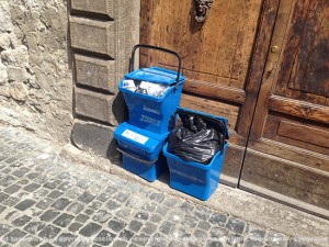 Rifiuti a via Orologio Vecchio