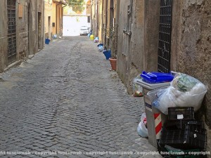 Rifiuti a via della Torre