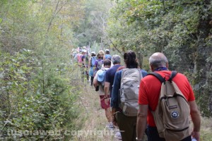 In cammino sulle vie dell’esilio di santa Rosa - In fila indiana