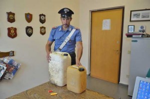 Oriolo Romano - Chiosco incendiato - Le taniche di benzina sequestrate