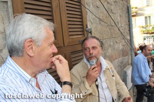 Pianoscarano - Palio delle botti - Il sindaco Michelini con Giuliano Ciorba