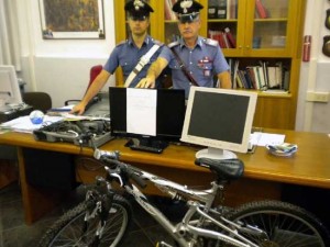 Furti in casa - I carabinieri di Montalto con la refurtiva