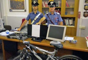 Furti in casa - I carabinieri di Montalto con la refurtiva