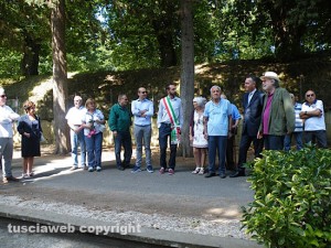 La cerimonia nel cimitero di Vallerano