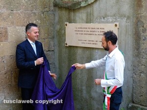 La targa in onore di Corrado Alvaro