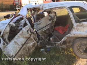 Incidente a Tuscania - L'Opel Corsa coinvolta nel frontale