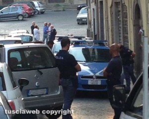 Viterbo - Intervento della polizia a piazza San Faustino