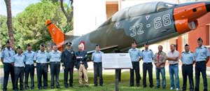 Viterbo - Foto di gruppo con il personale militare e civile della scuola marescialli