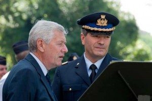 Il comandante della scuola marescialli Rovazzani e il sindaco Michelini 