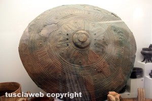 Il Museo nazionale Etrusco alla rocca Albornoz- Uno scudo