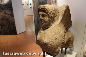 Una delle sfingi del Museo nazionale Etrusco alla rocca Albornoz