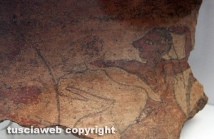 Le sfingi del Museo nazionale Etrusco alla rocca Albornoz - Un frammento di vaso etrusco con una scena di sesso