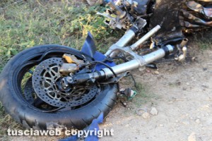 Tuscania - Moto si schianta contro un'auto, due morti