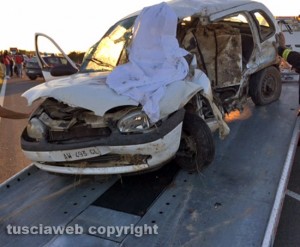 Incidente a Tuscania - L'Opel Corsa coinvolta nel frontale