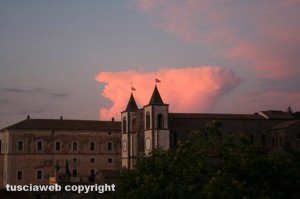 Nuvole rosa su San Martino al Cimino