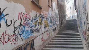 La scuola Bonaventura Tecchi prima della riverniciata