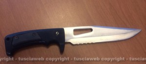 Il coltello da sub sequestrato all'arrestato