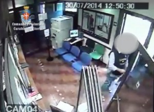 Colpo alla Carivit di Bassano Romano, i rapinatori ripresi dalle telecamere