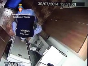 Colpo alla Carivit di Bassano Romano, i rapinatori controllano la cassaforte