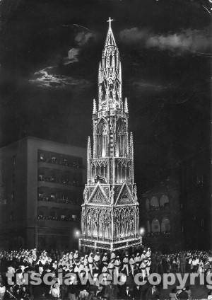 La fotocartolina con la macchina di Angelo Paccosi del 1959