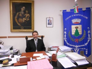 Il sindaco di Montefiascone, Luciano Cimarello