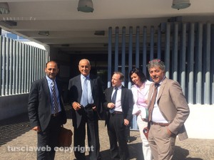 Da sinistra: Luca Paoletti, avvocato di Valentina Fraticelli; Ugo Gigli; l'avvocato Pierfrancesco Bruno; la consulente della difesa Tiziana Agnitelli; l'avvocato Enrico Valentini