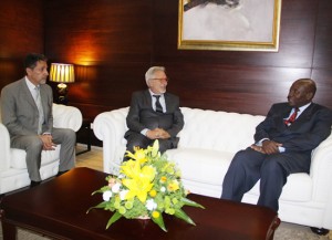 Presidente del Epc Consortium e di Cr Technology Systems Spa, Carlo Rovelli, e il presidente di Warex Srl, Giovanni Tirabassi insieme al Primo Ministro Ivoriano Daniel Kablan Duncan