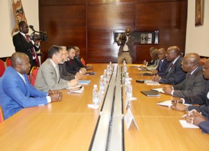 Presidente del Epc Consortium e di Cr Technology Systems Spa, Carlo Rovelli, e il presidente di Warex Srl, Giovanni Tirabassi insieme al Primo Ministro Ivoriano Daniel Kablan Duncan