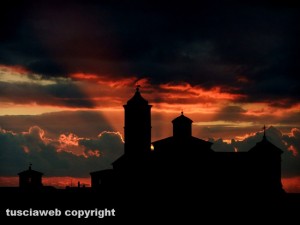 Vetralla - Tramonto dietro la cattedrale
