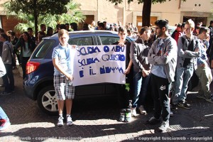 Midossi - Il sit in sotto la provincia