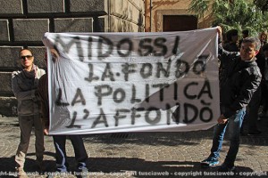 Midossi - Il sit in sotto la provincia