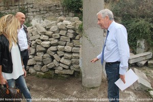Ex scuderie a Sallupara - Il sopralluogo del sindaco Michelini