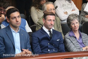 Il parlamentare Francesco D'Uva con Gianluca e Angela Manca