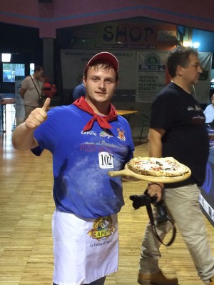 Lorenzo Carletti, proprietario del ristorante pizzeria "Il Contado"