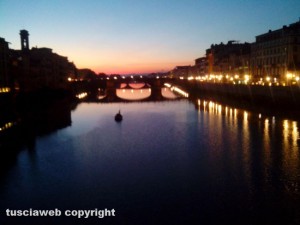 Firenze - Vista dell'Arno da Ponte Vecchio