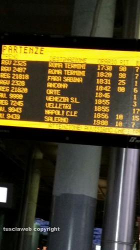 Il monitor con i treni cancellati