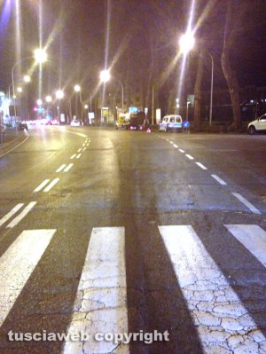 Viterbo - Via Diaz - Pirata della strada sperona microcar e fugge