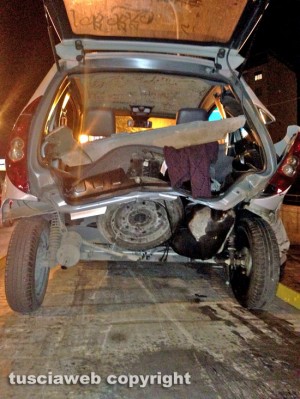 Viterbo - Via Diaz - Pirata della strada sperona microcar e fugge