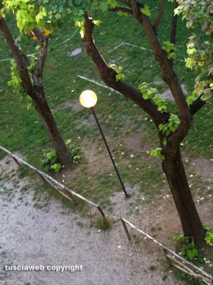 Viterbo - Lampioni accessi in pieno giorno